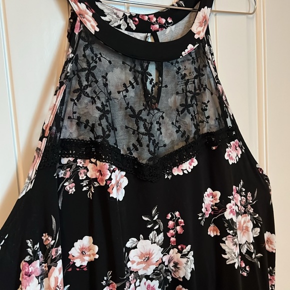 Torrid super soft high lace inset tank - Picture 7 of 11